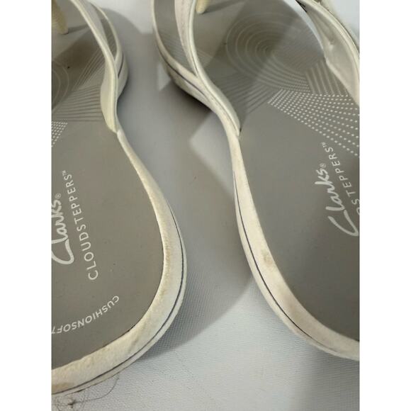 Clarks Size 8 M Women's White Breeze Reyna Cloudsteppers Flip-Flop Sandals - Picture 8 of 9